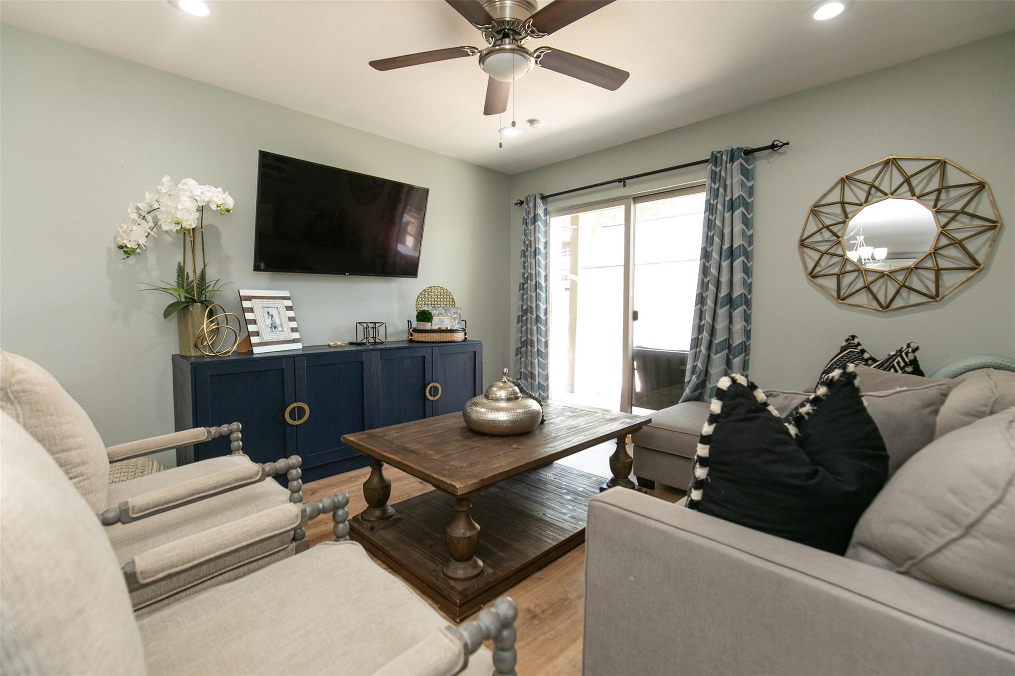 104 Cove E # 103, Horseshoe Bay, TX 78657