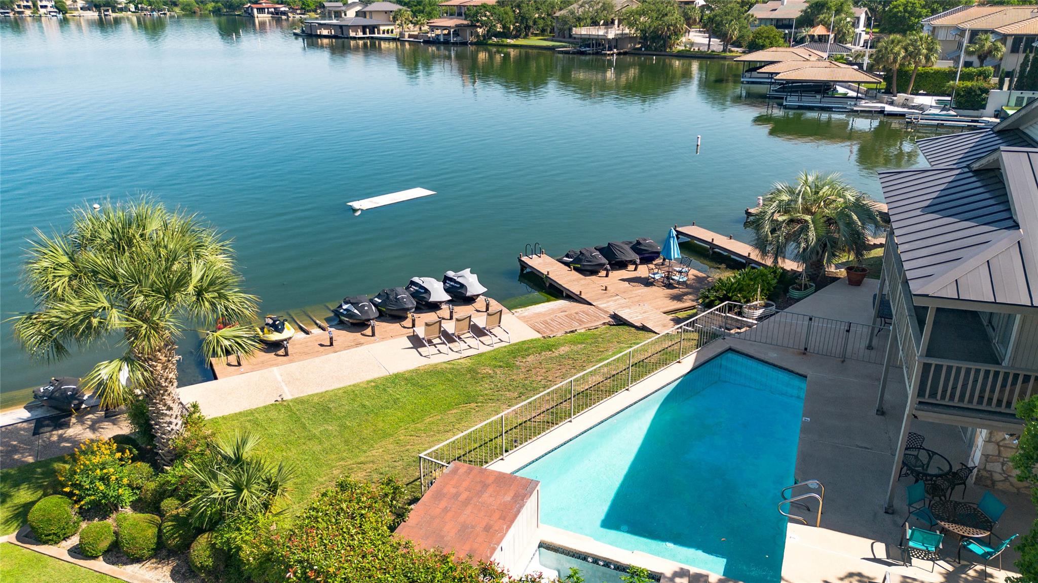 104 Cove E # 103, Horseshoe Bay, TX 78657