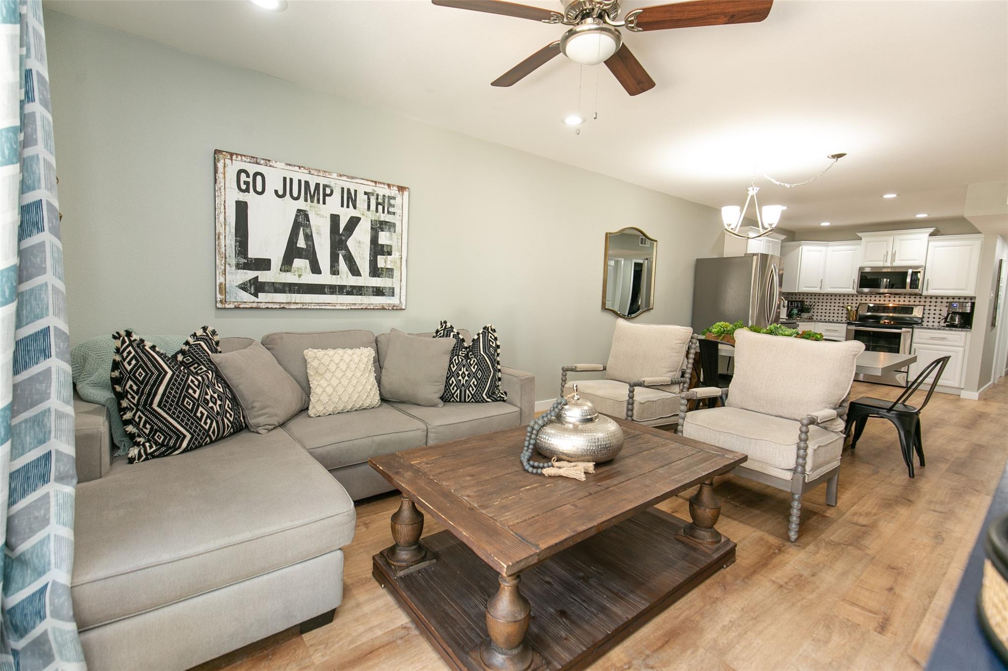 104 Cove E # 103, Horseshoe Bay, TX 78657