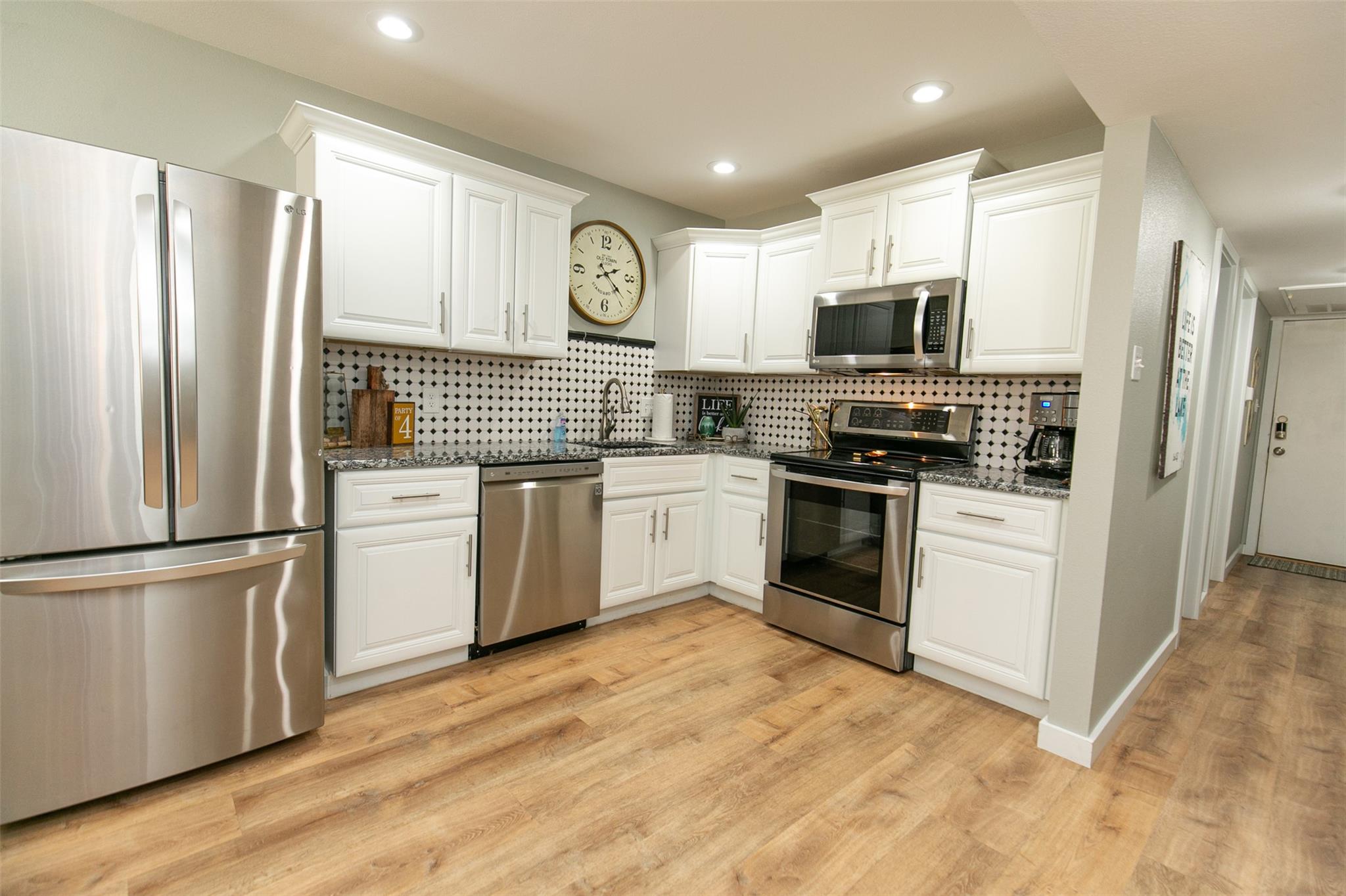 104 Cove E # 103, Horseshoe Bay, TX 78657