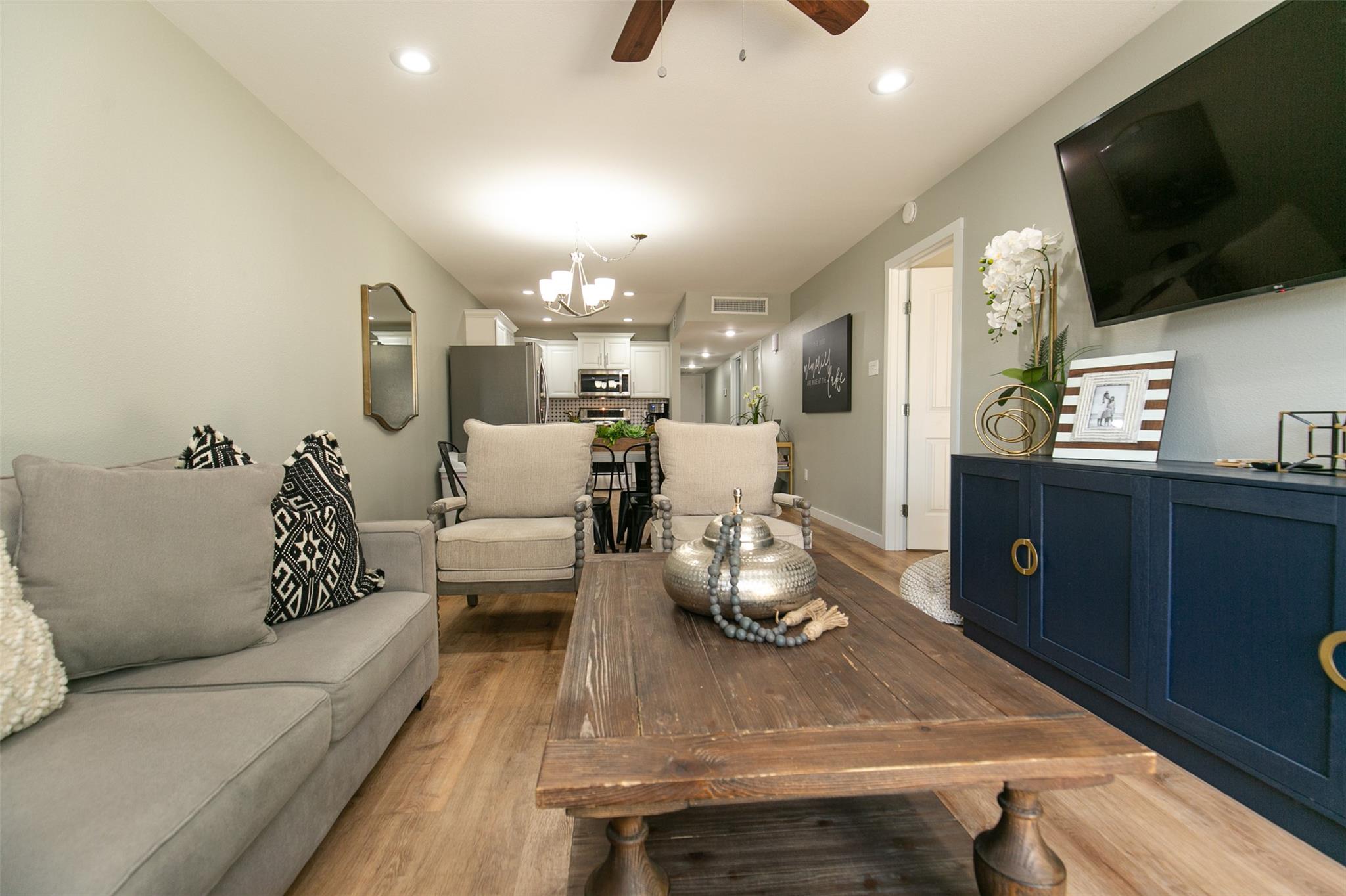104 Cove E # 103, Horseshoe Bay, TX 78657