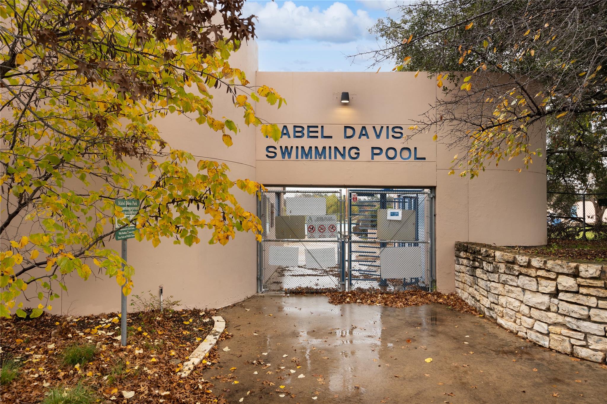 2201 mission hill Cir, Austin, TX 78741