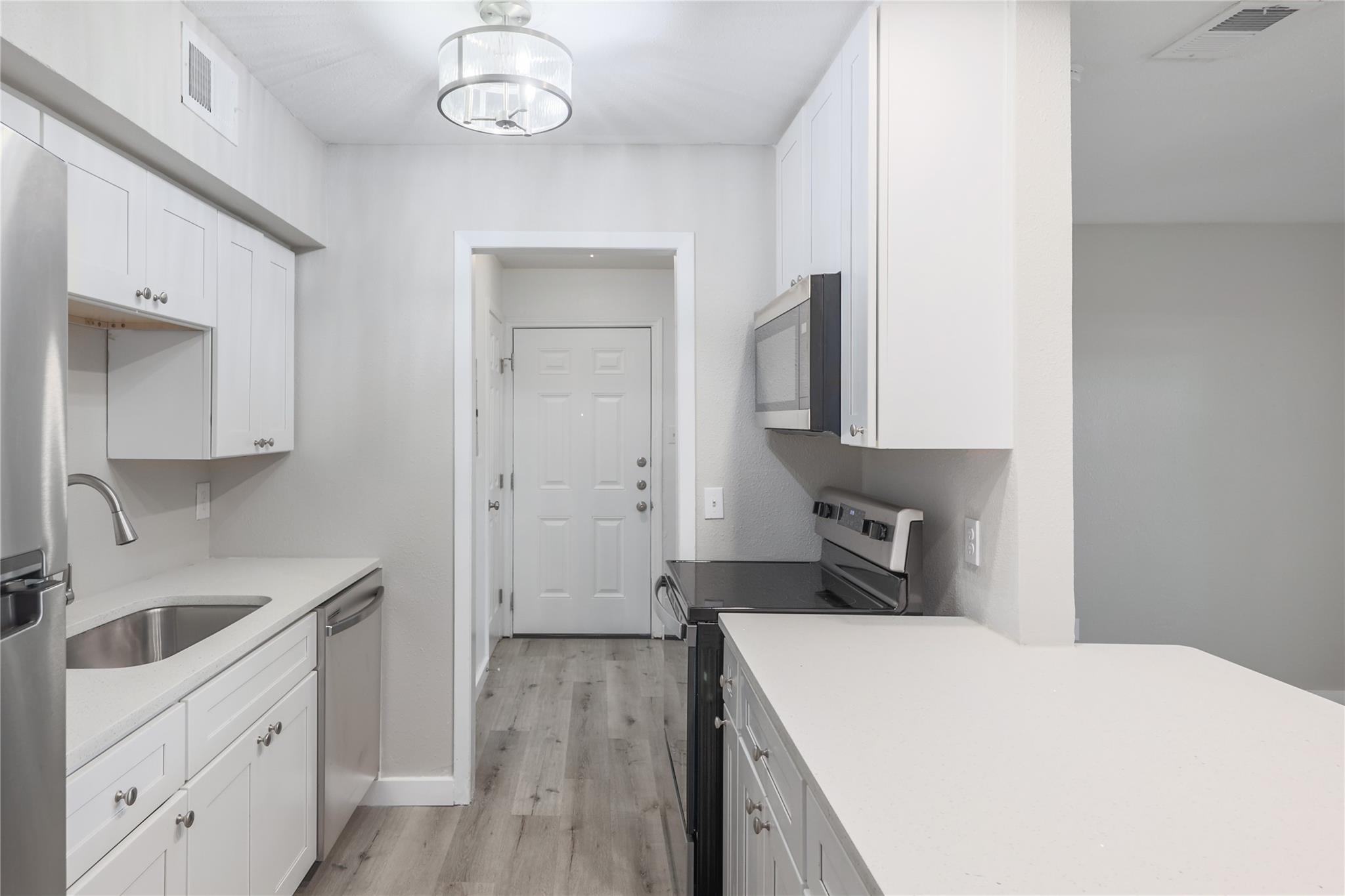 2201 mission hill Cir, Austin, TX 78741