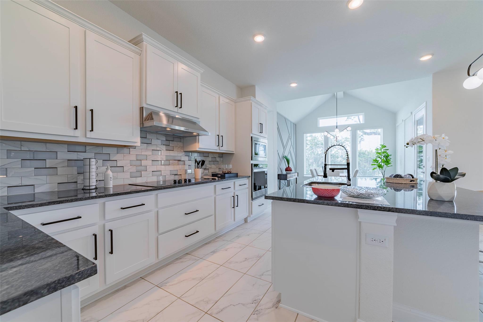 101 Woodstock Cir, Spicewood, TX 78669