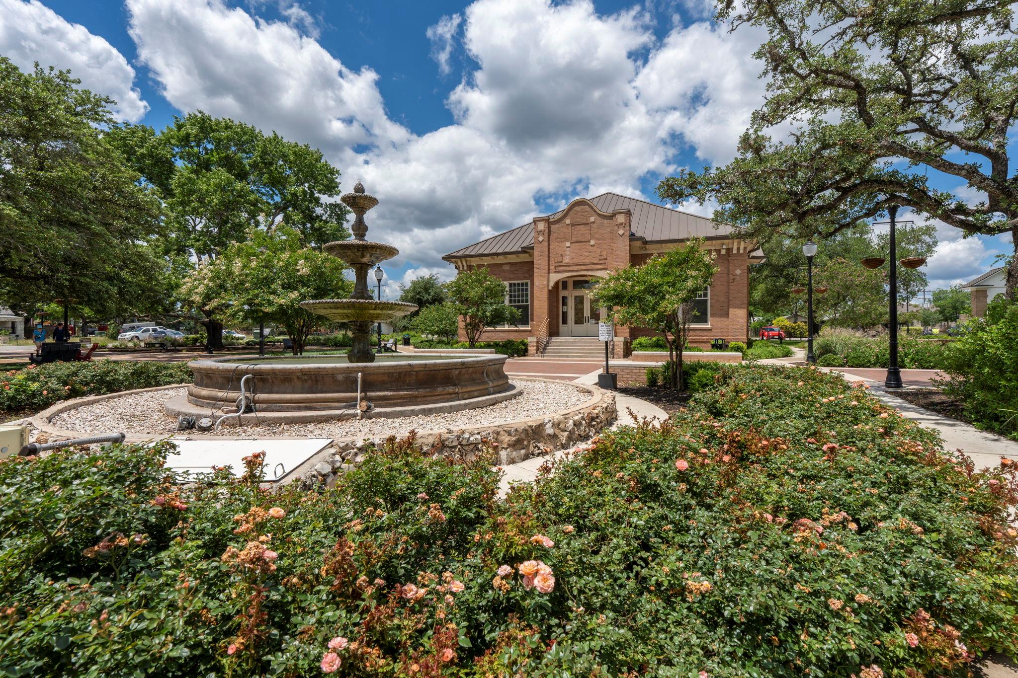 107 W Center St, Kyle, TX 78640
