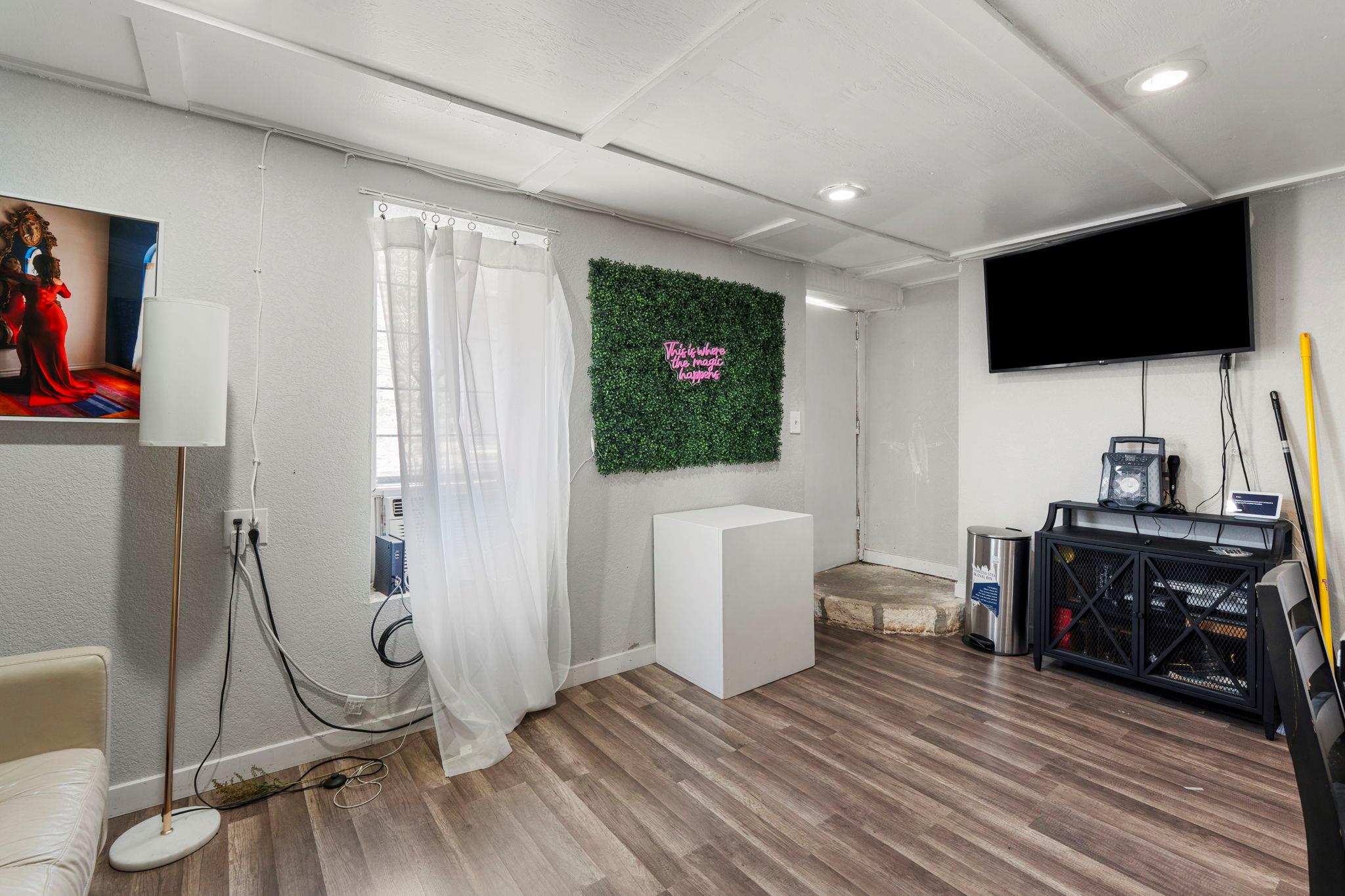 107 W Center St, Kyle, TX 78640