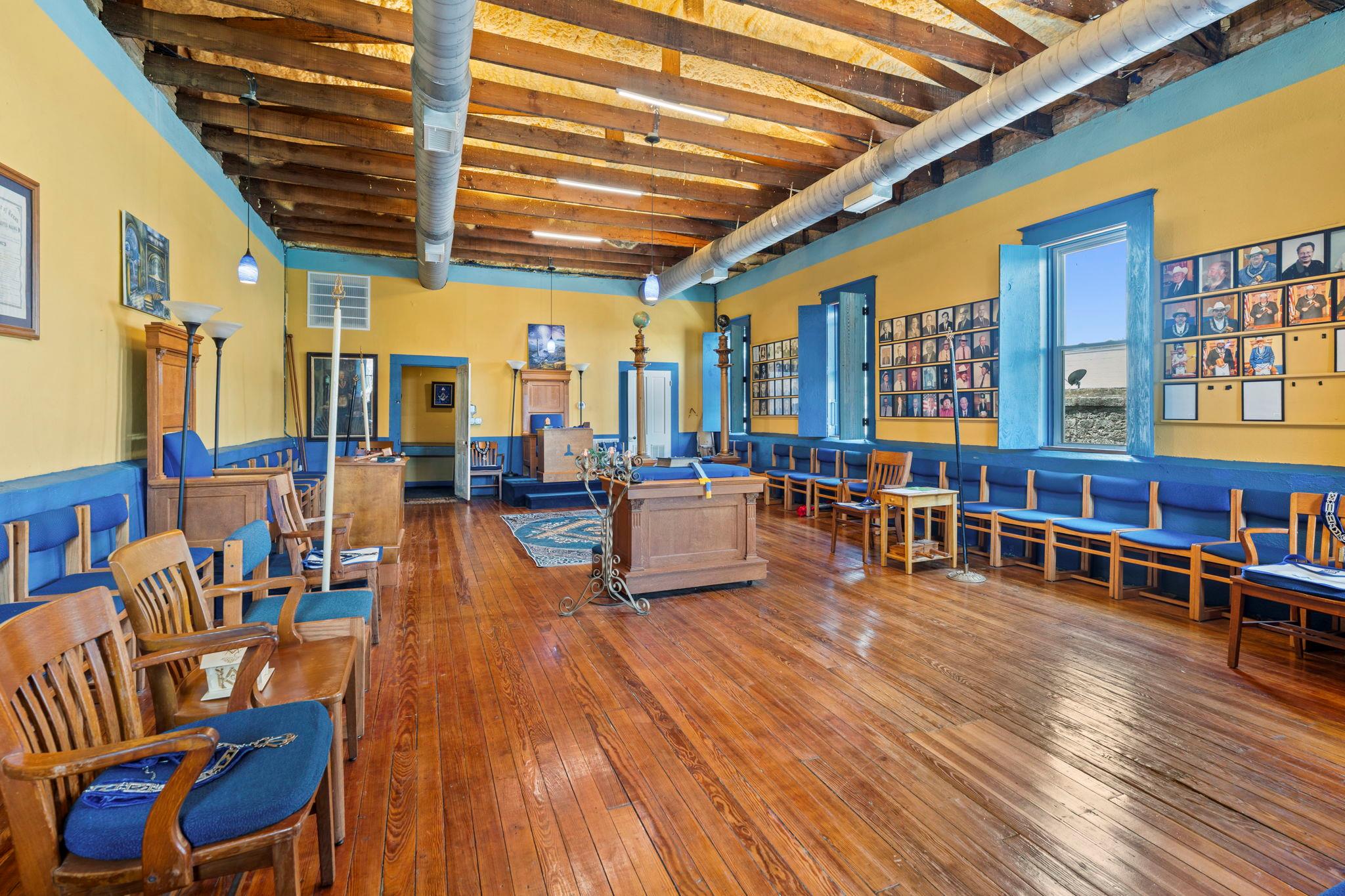 107 W Center St, Kyle, TX 78640