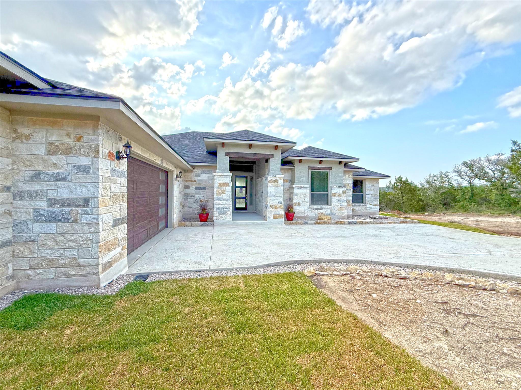 25012 Montana Creek Xing, Marble Falls, TX 78654