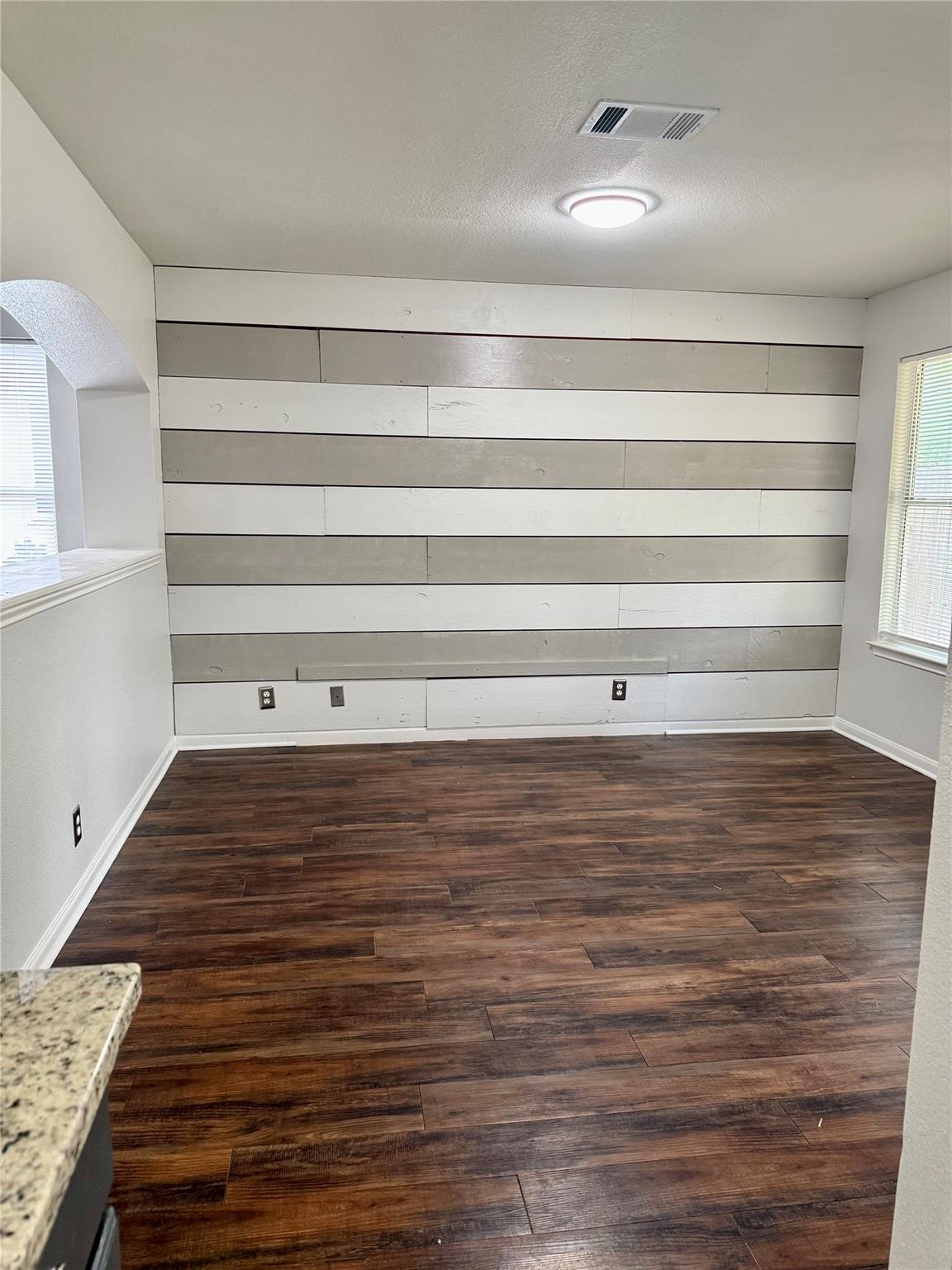 221 Sunshadow Dr, Lockhart, TX 78644