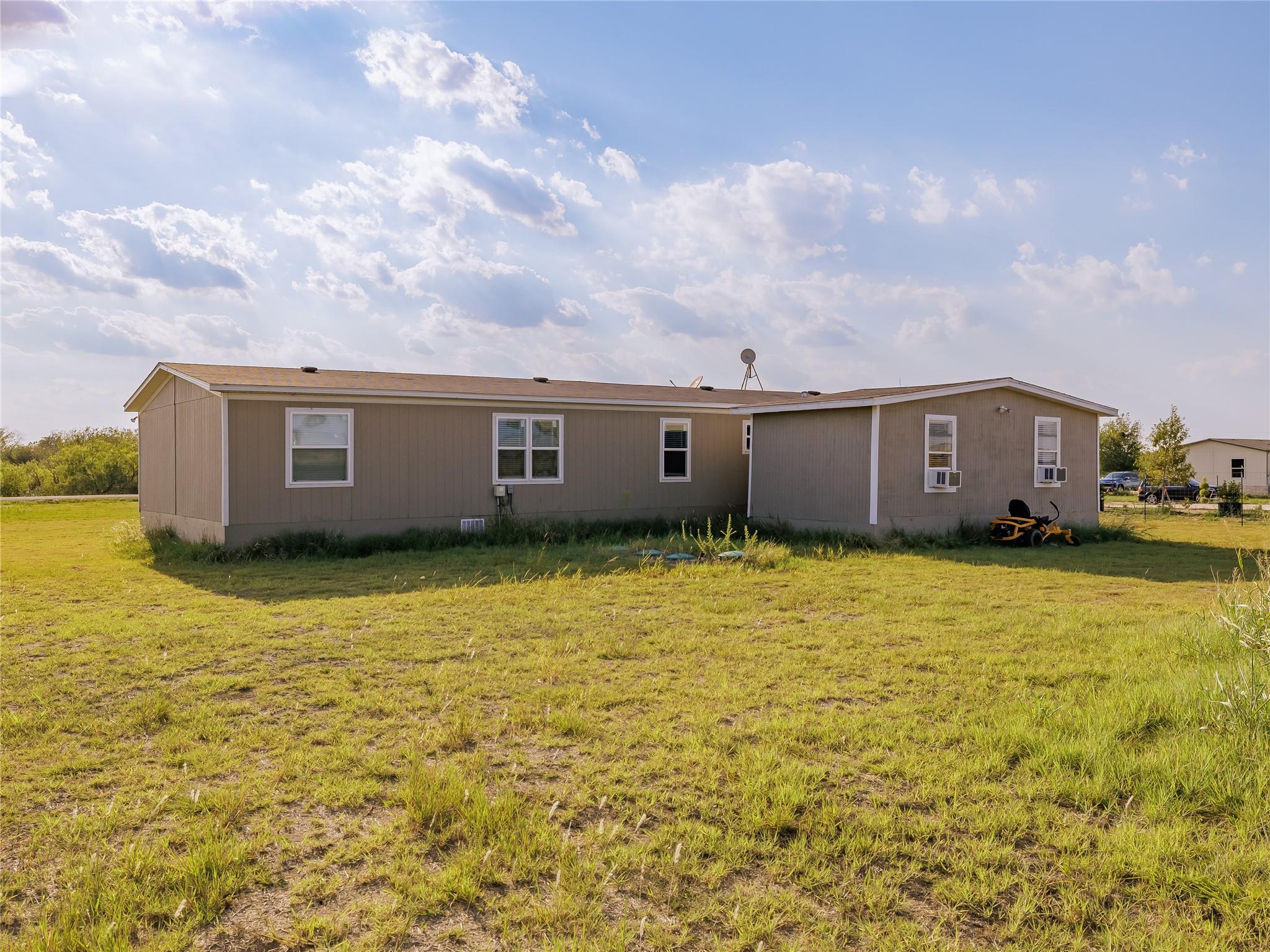 2877 County Road 463 Rd, Elgin, TX 78621