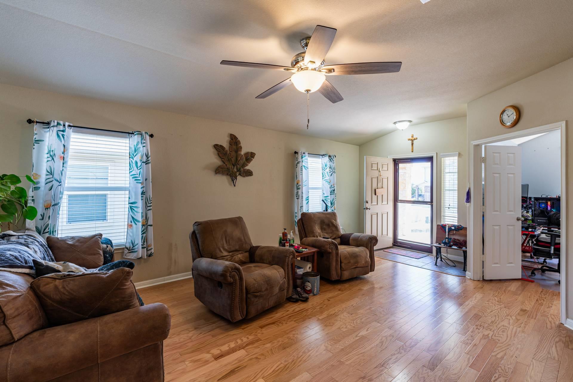 604 Comal Run, Hutto, TX 78634