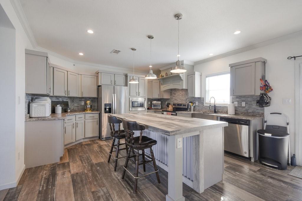 108 Daniel Dr, Bertram, TX 78605