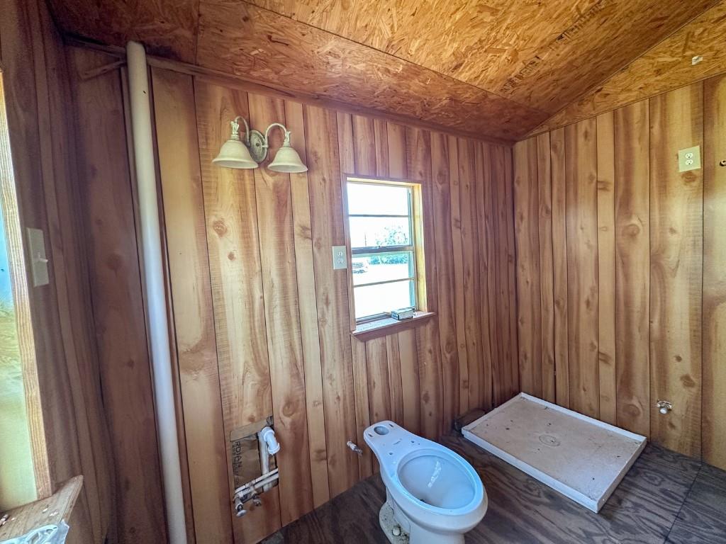 502 Robertson Rd, Smiley, TX 78159