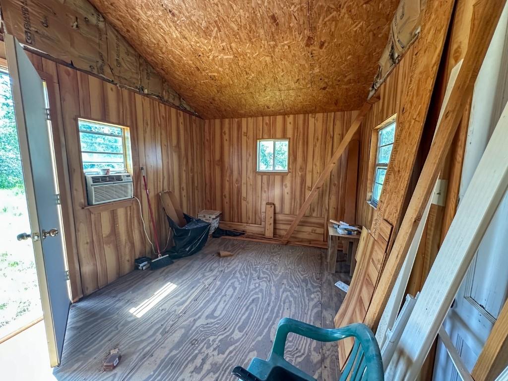 502 Robertson Rd, Smiley, TX 78159