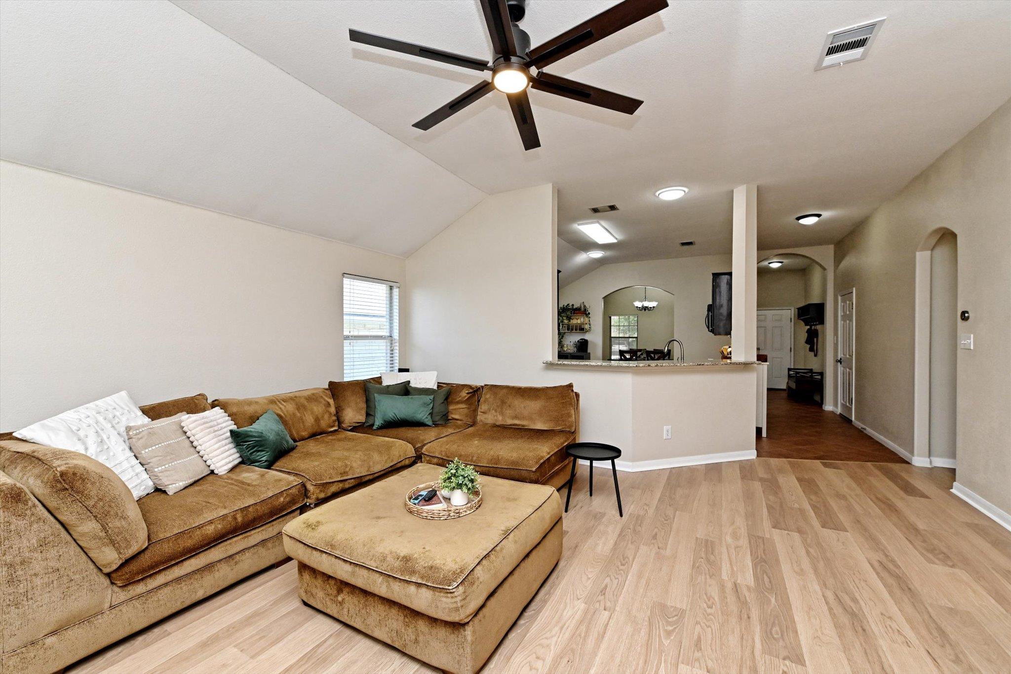 220 Chandler Crossing Trl, Round Rock, TX 78665