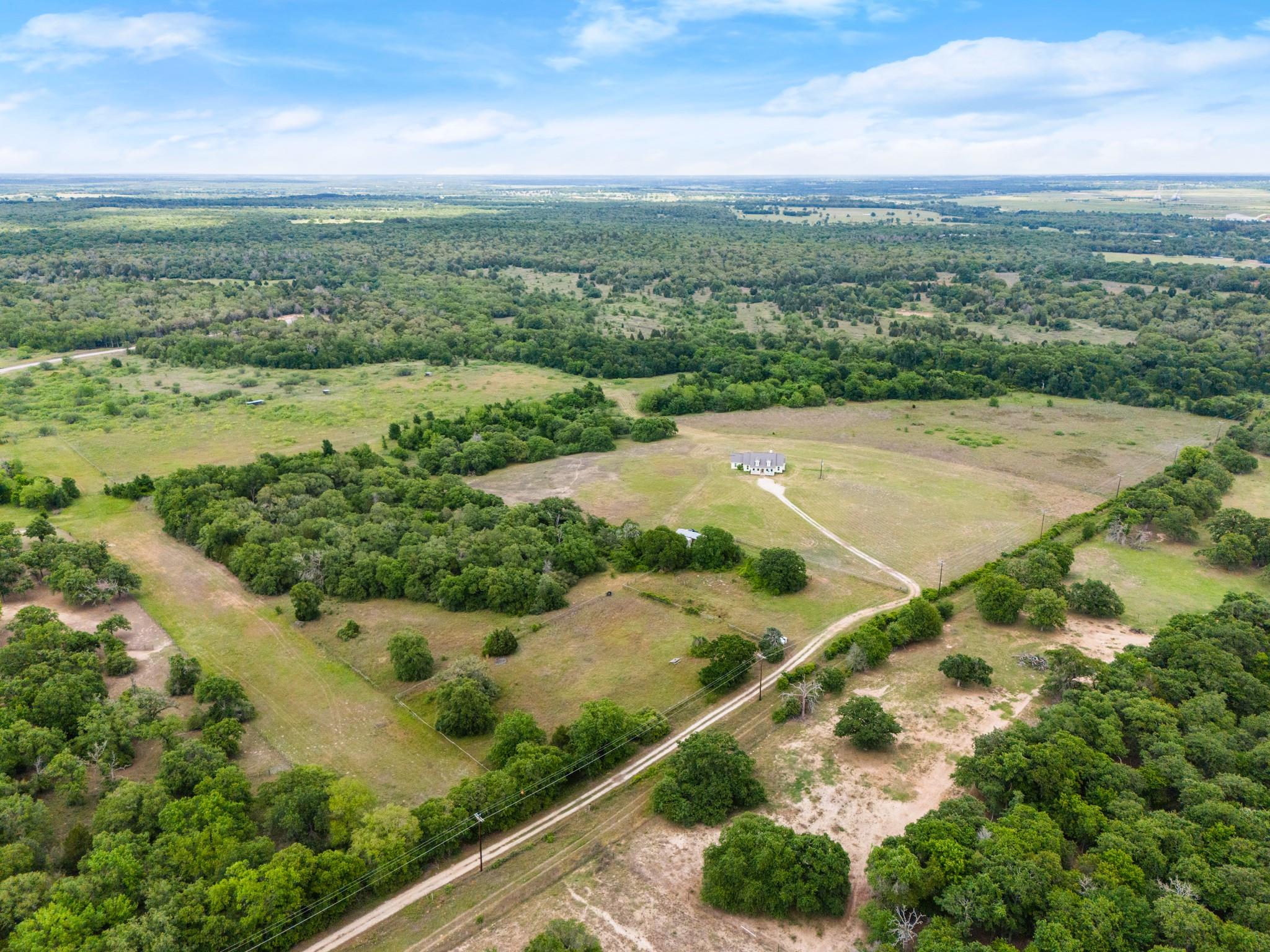 498 N County Line Rd, Elgin, TX 78621