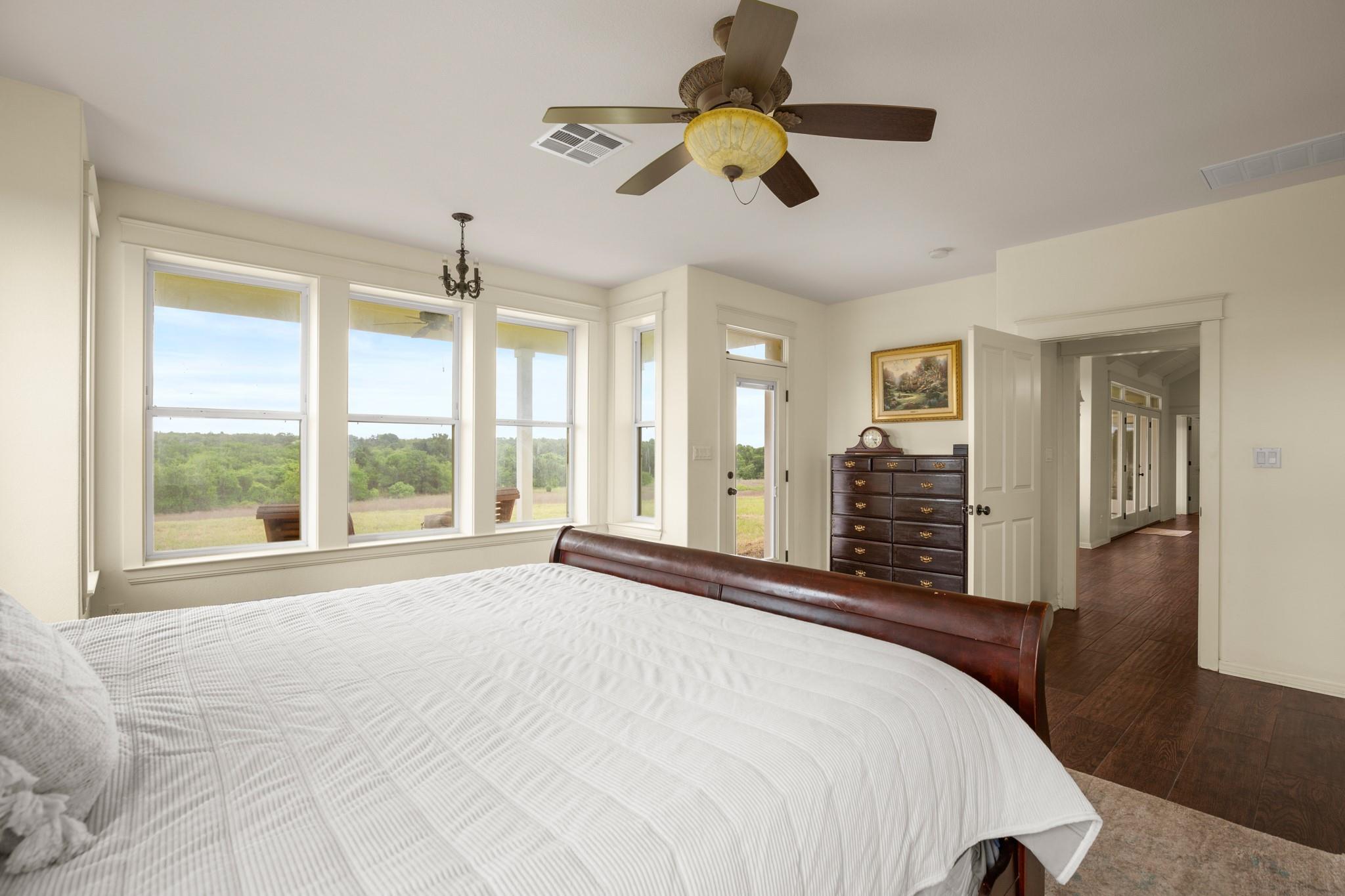 498 N County Line Rd, Elgin, TX 78621