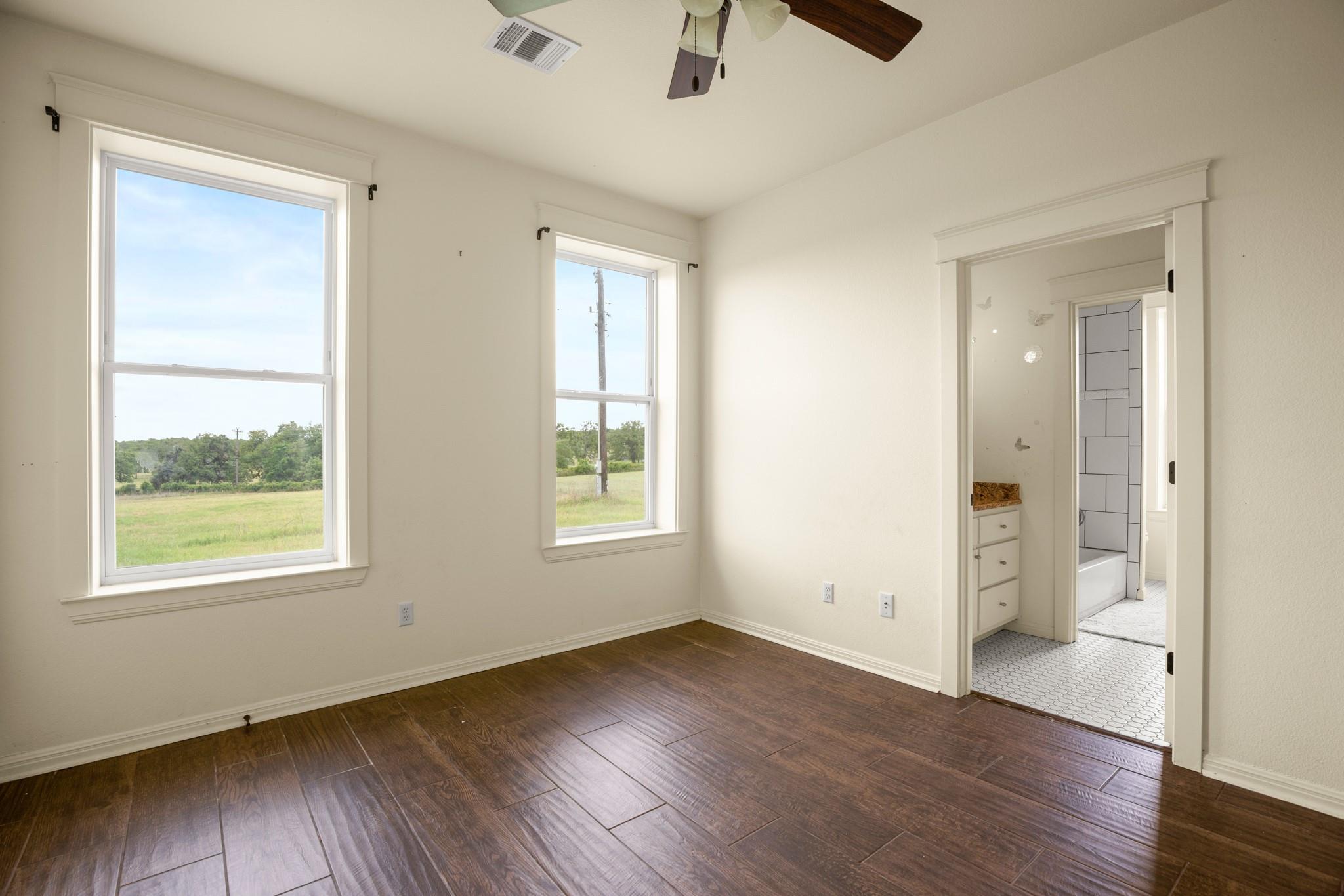 498 N County Line Rd, Elgin, TX 78621
