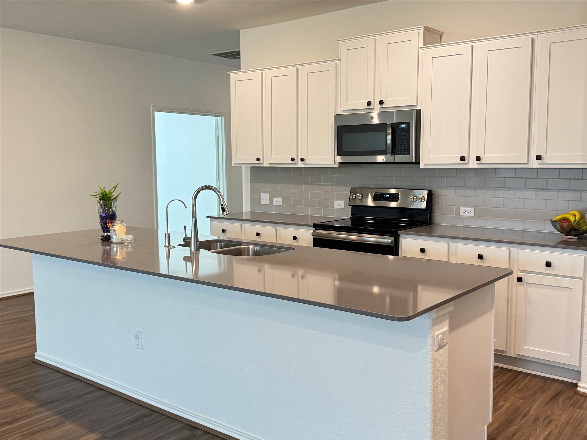 105 Pearland St, Hutto, TX 78634