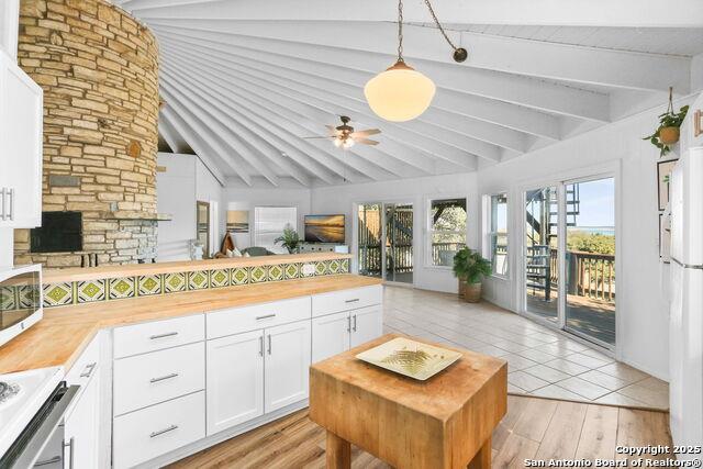 1433 Riviera Dr, Canyon Lake, TX 78133