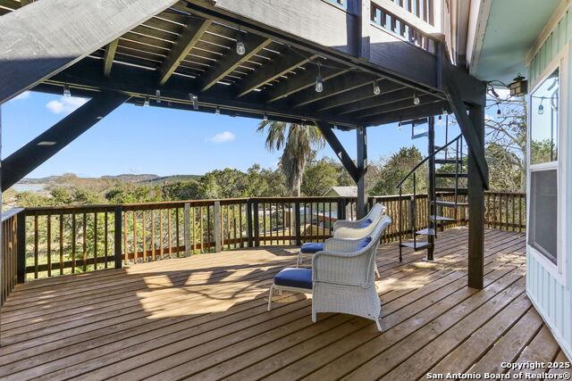 1433 Riviera Dr, Canyon Lake, TX 78133