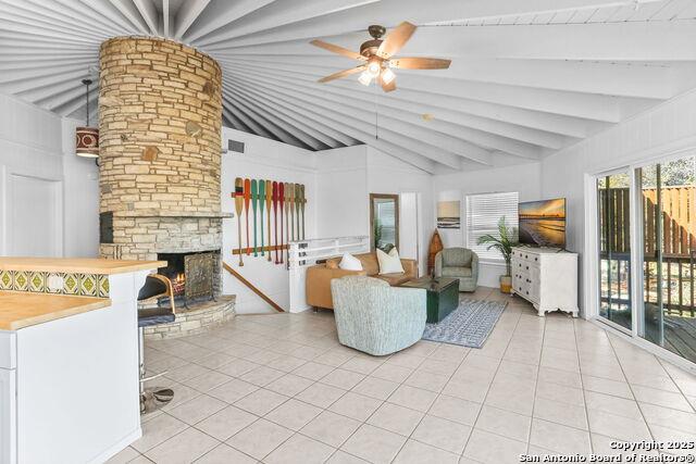 1433 Riviera Dr, Canyon Lake, TX 78133