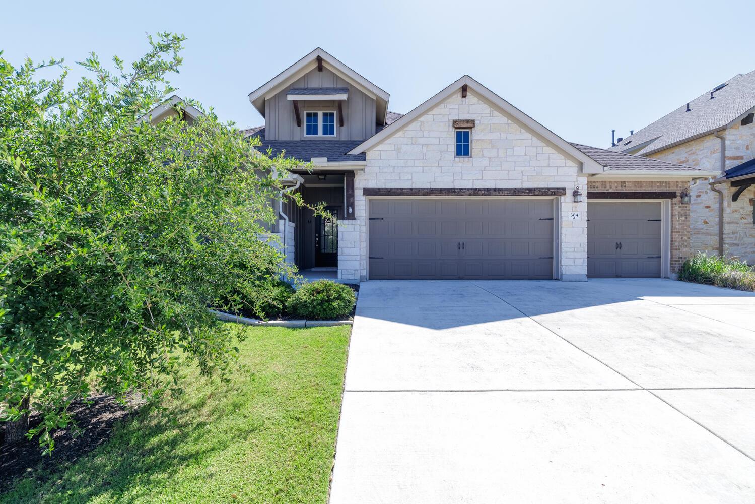 304 Leon Loop, Liberty Hill, TX 78642