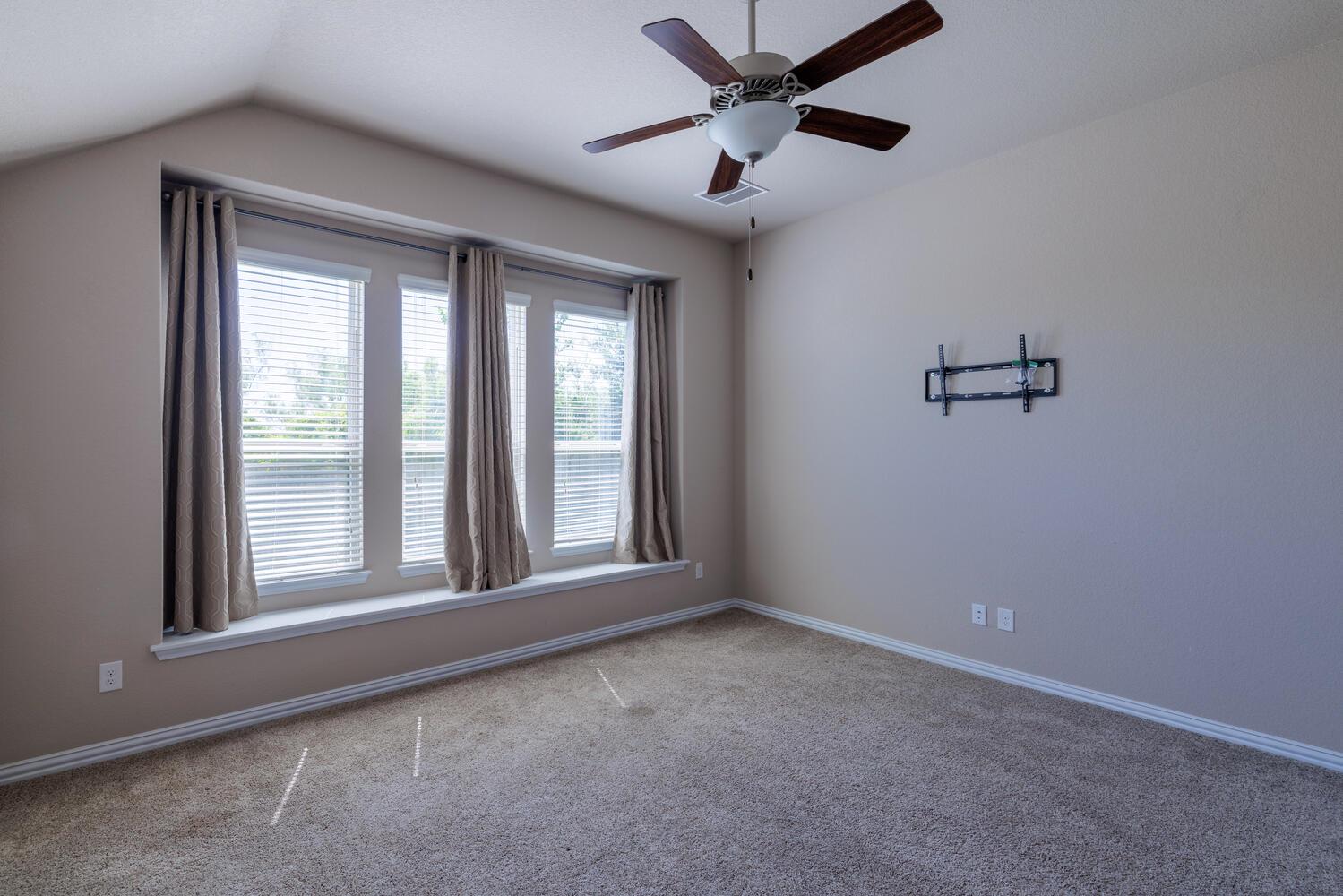 304 Leon Loop, Liberty Hill, TX 78642