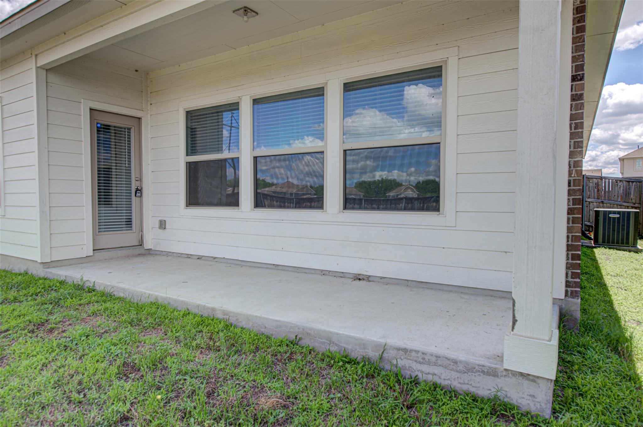 286 Spinnaker Loop, Kyle, TX 78640