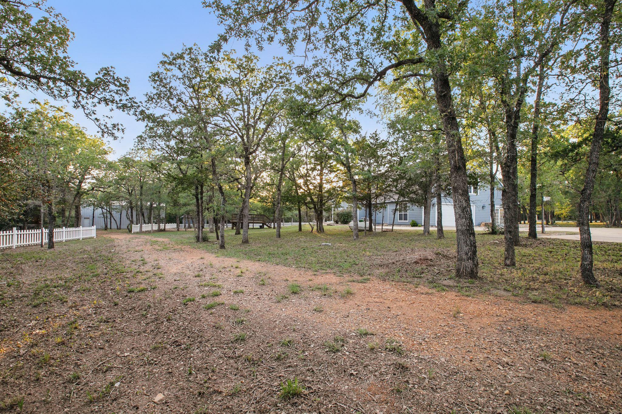 106 Woodcutter Ct, Bastrop, TX 78602