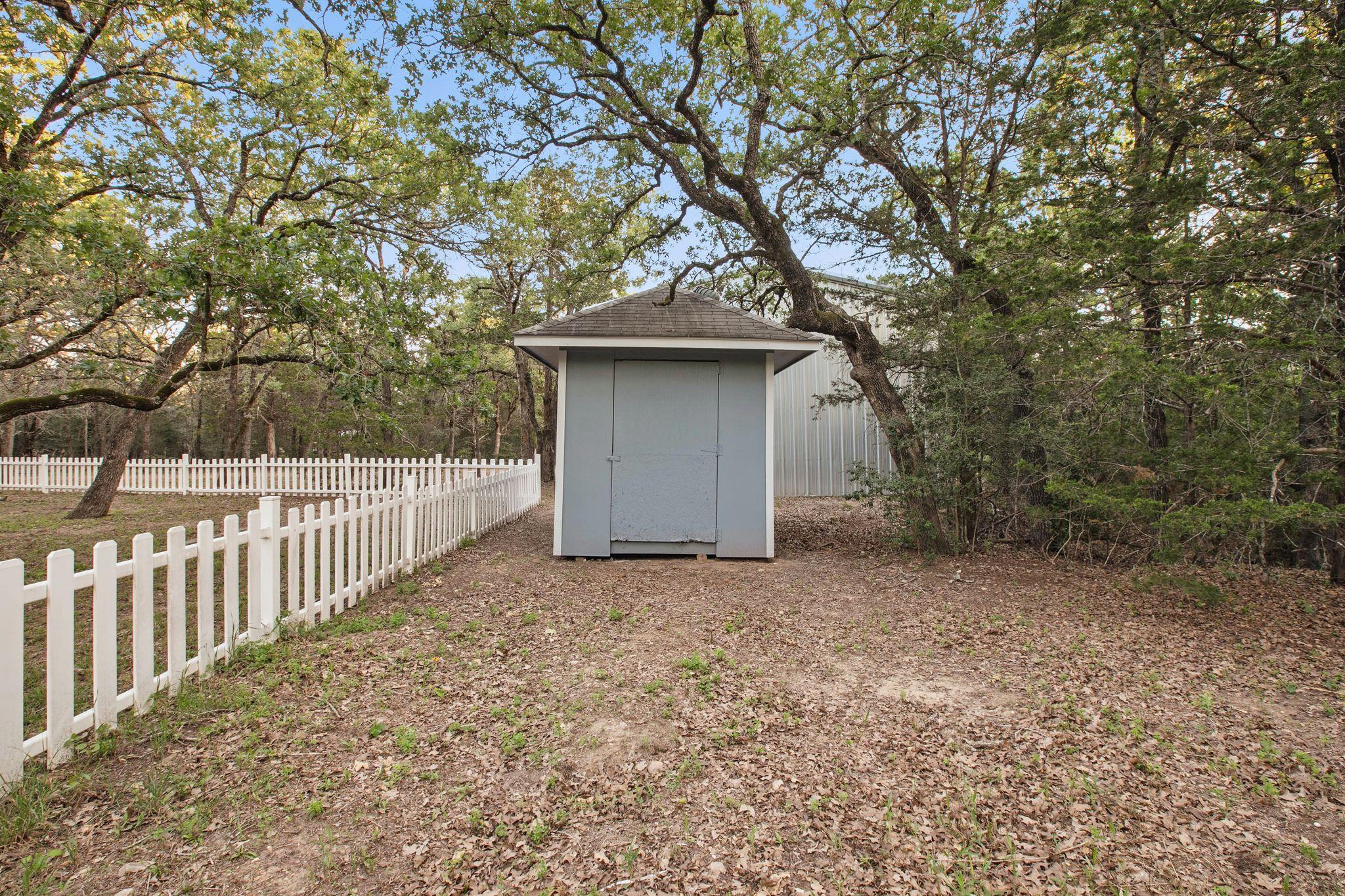 106 Woodcutter Ct, Bastrop, TX 78602