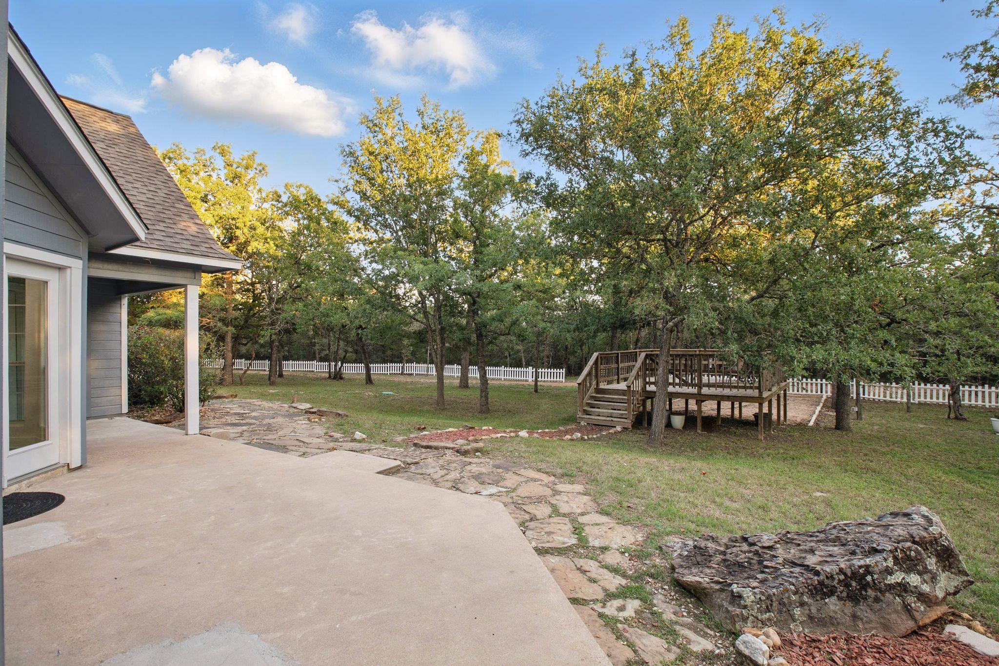 106 Woodcutter Ct, Bastrop, TX 78602