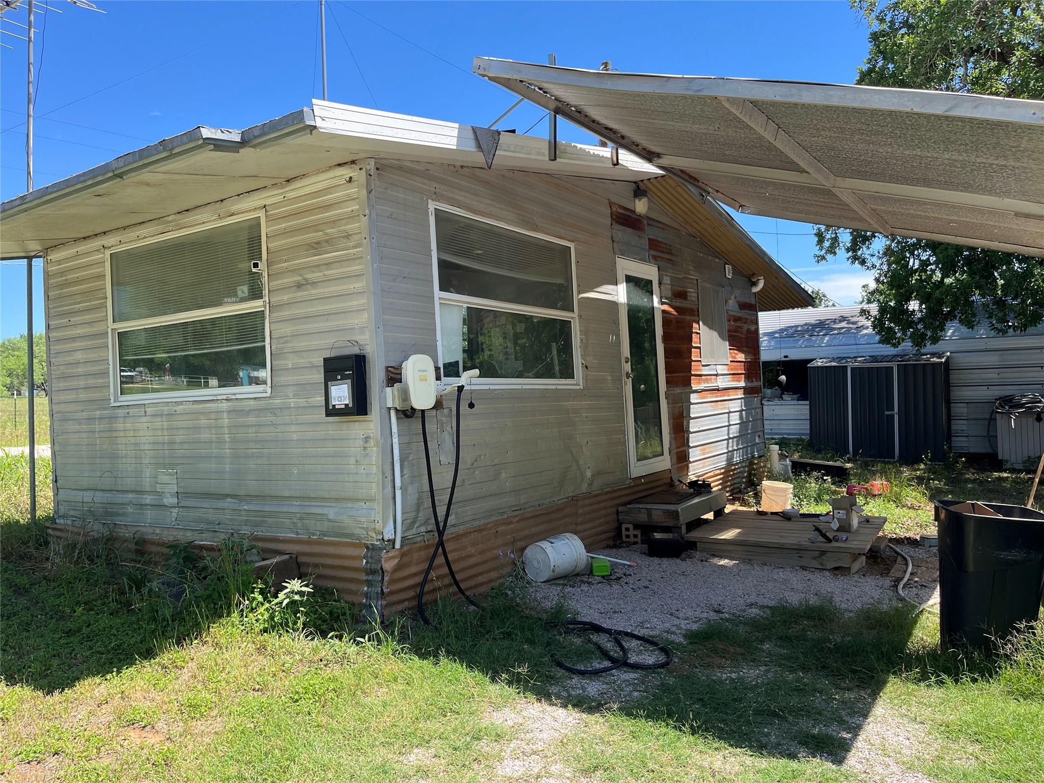 135 Belton St, McDade, TX 78650