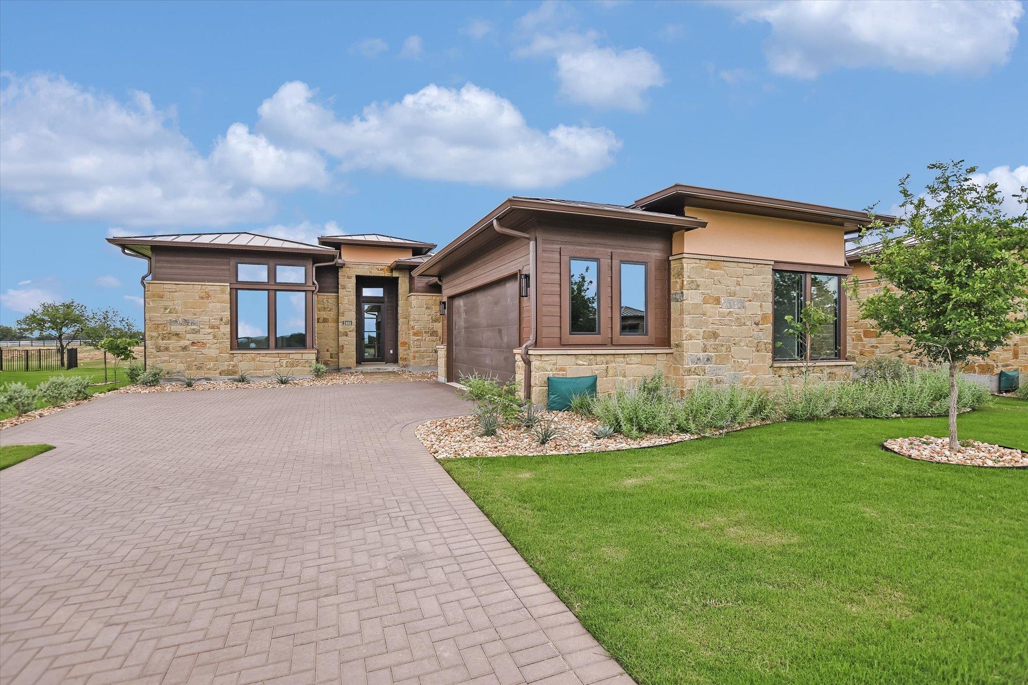2401 Kahala Sunset Dr, Spicewood, TX 78669