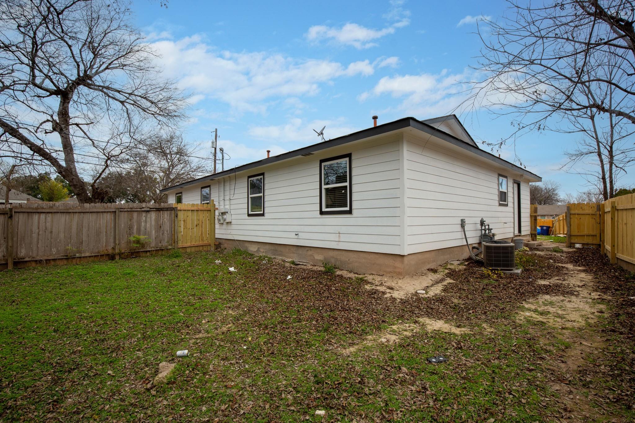 1317 MCKIE Cv, Austin, TX 78752