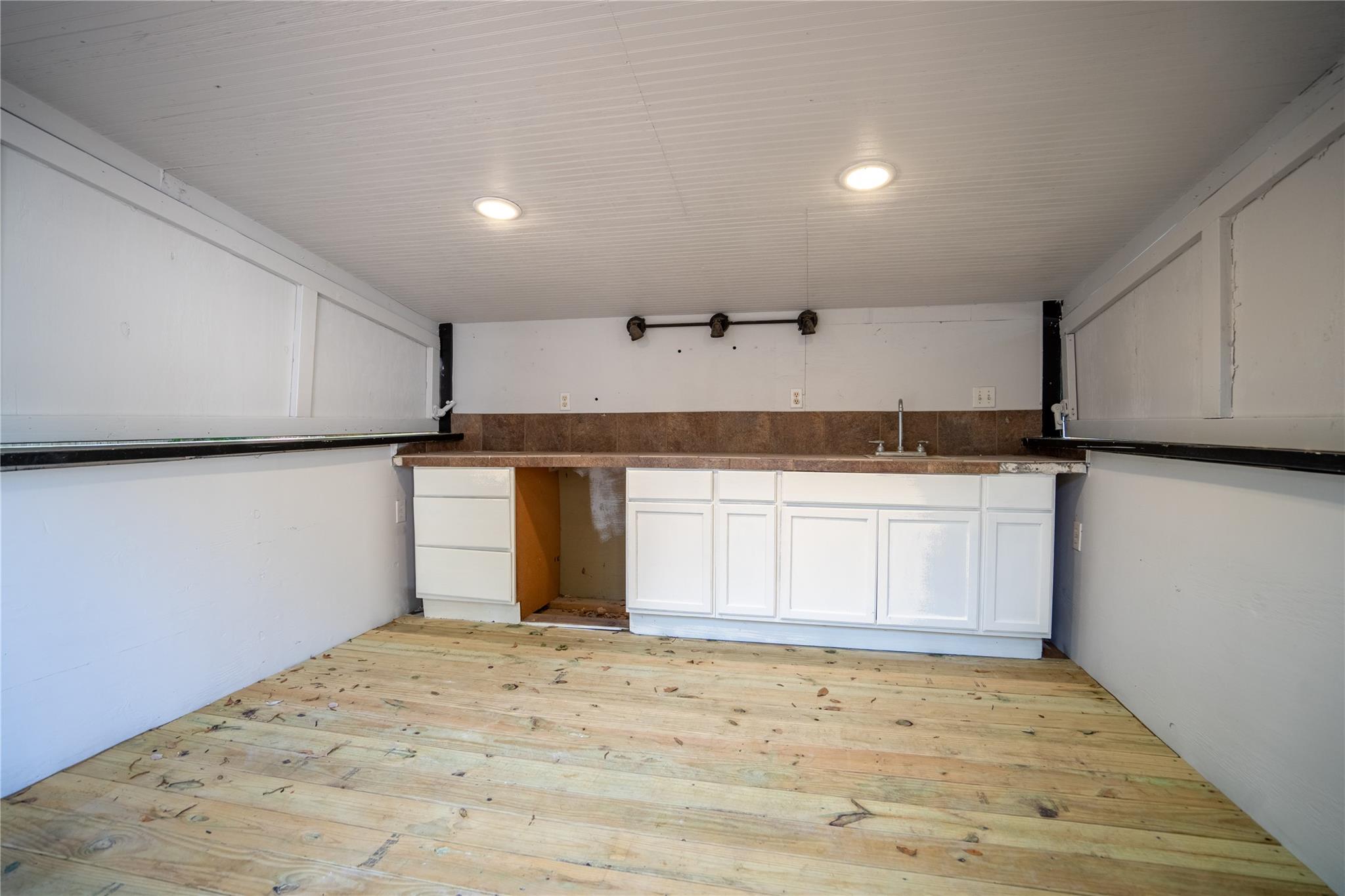 908 Kent St, Taylor, TX 76574