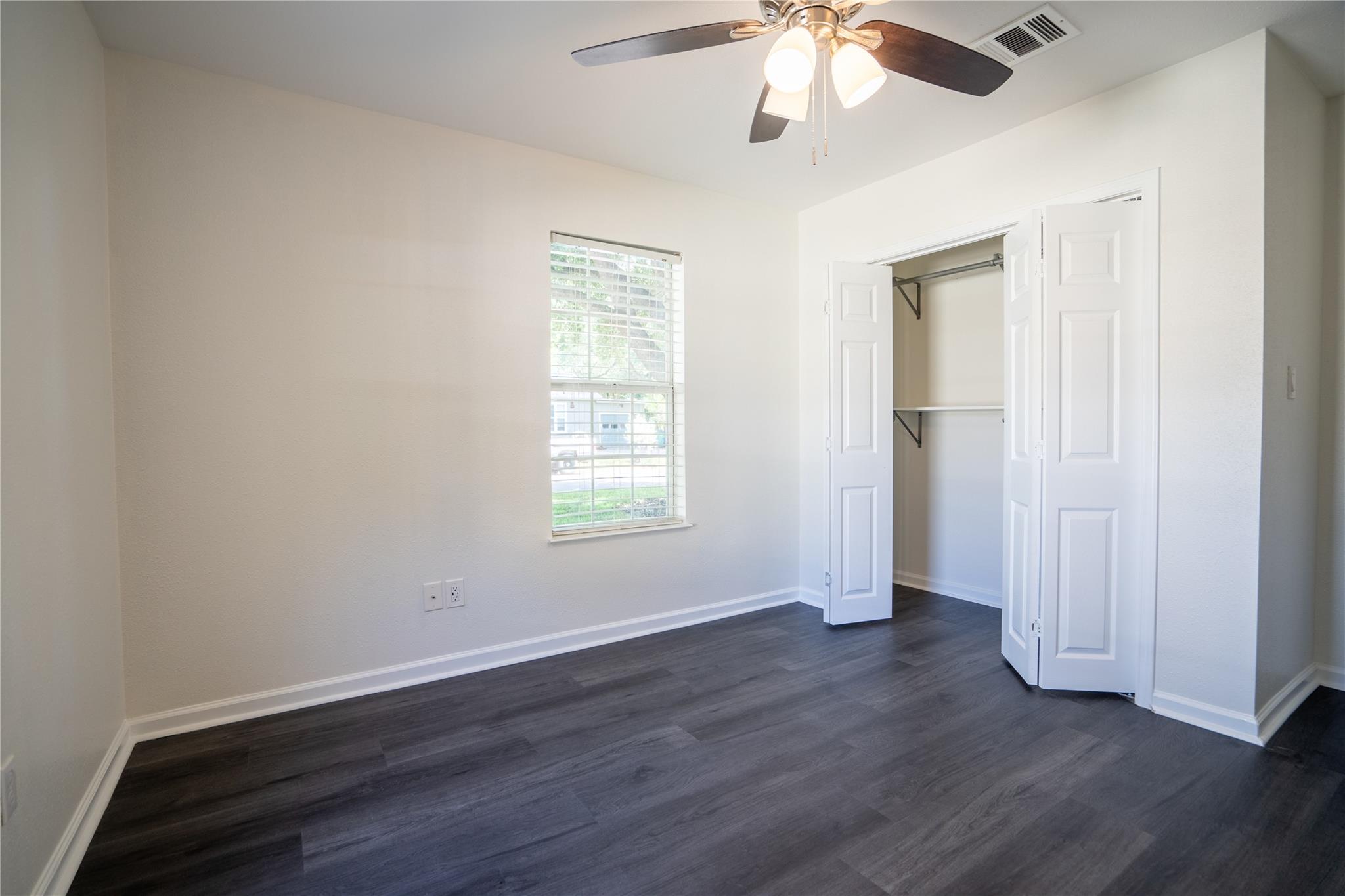 908 Kent St, Taylor, TX 76574