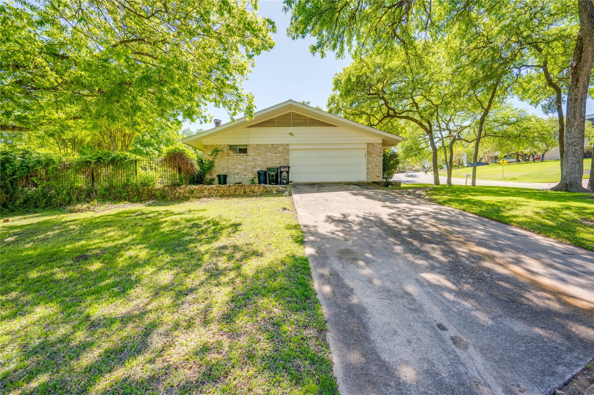 405 Westbrook Dr, Austin, TX 78746