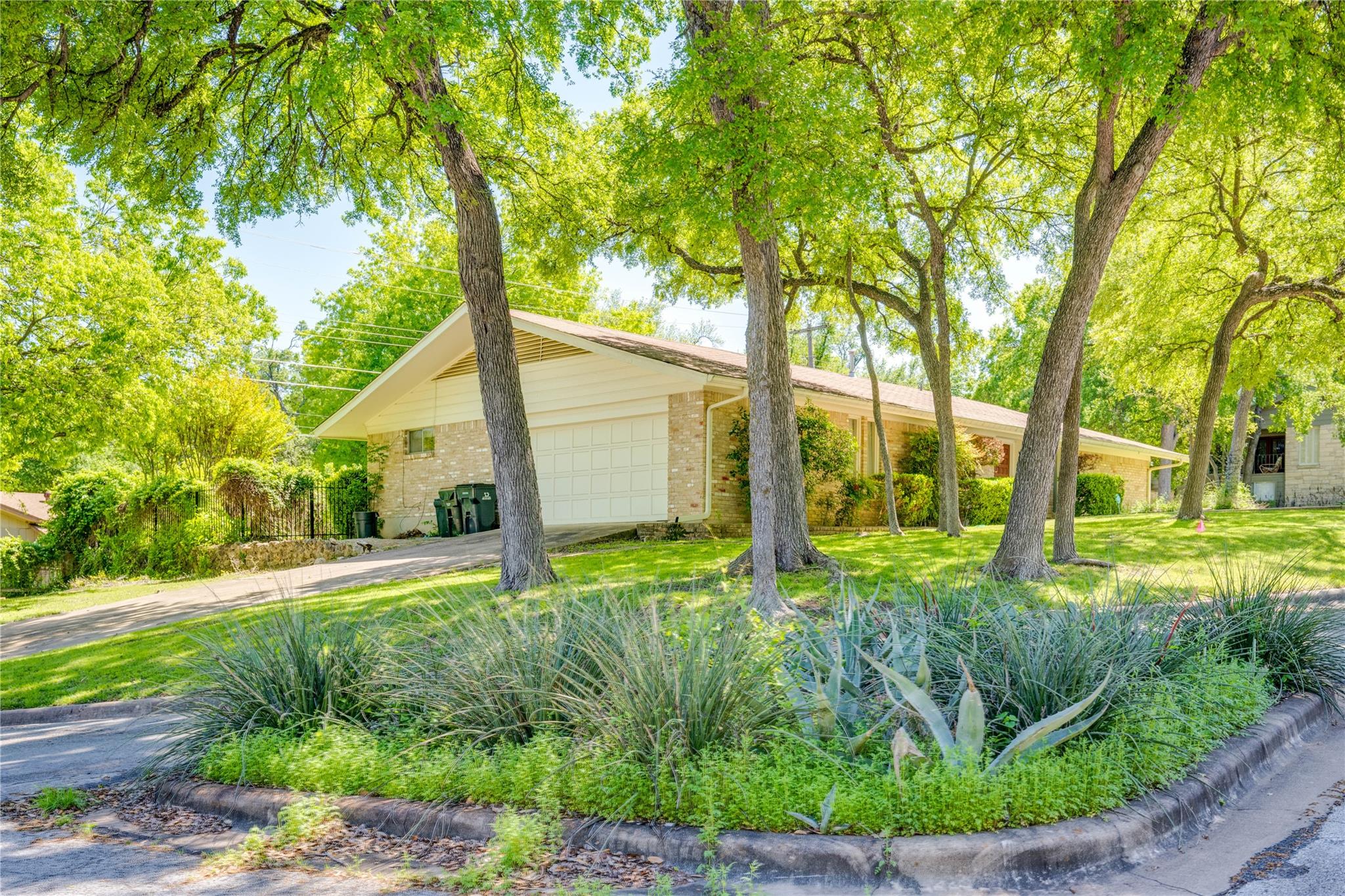 405 Westbrook Dr, Austin, TX 78746