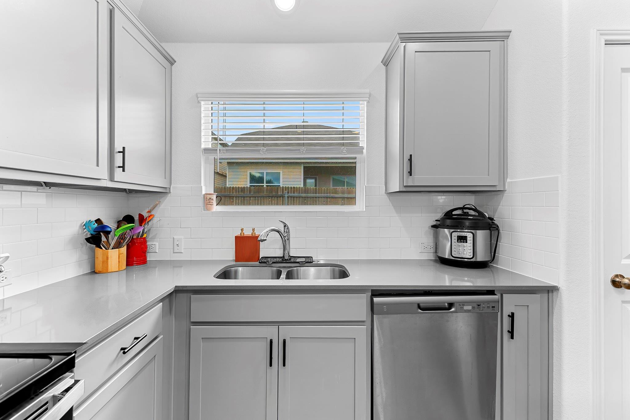 264 Perfect World Loop, Jarrell, TX 76537