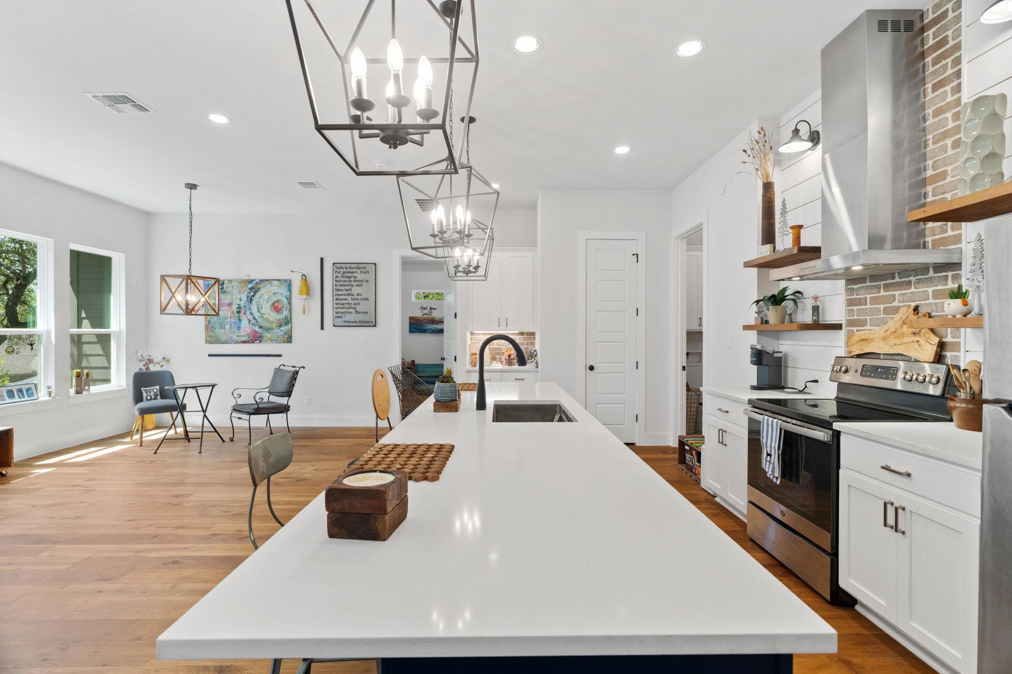 312 Bedford Dr, Spicewood, TX 78669