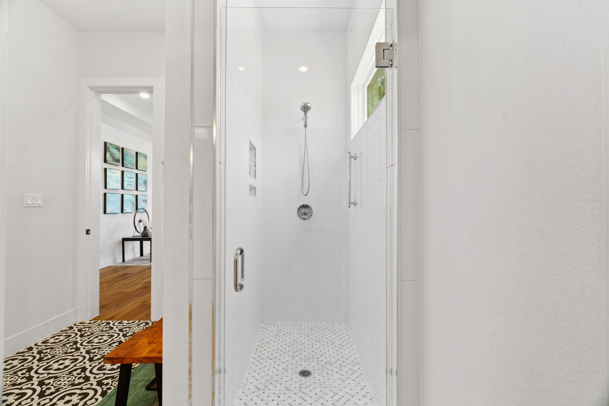 312 Bedford Dr, Spicewood, TX 78669