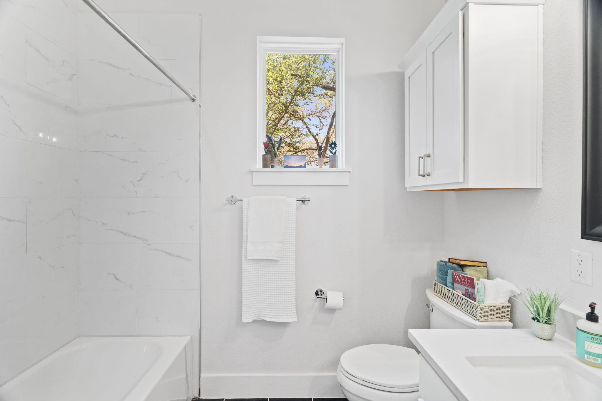 312 Bedford Dr, Spicewood, TX 78669