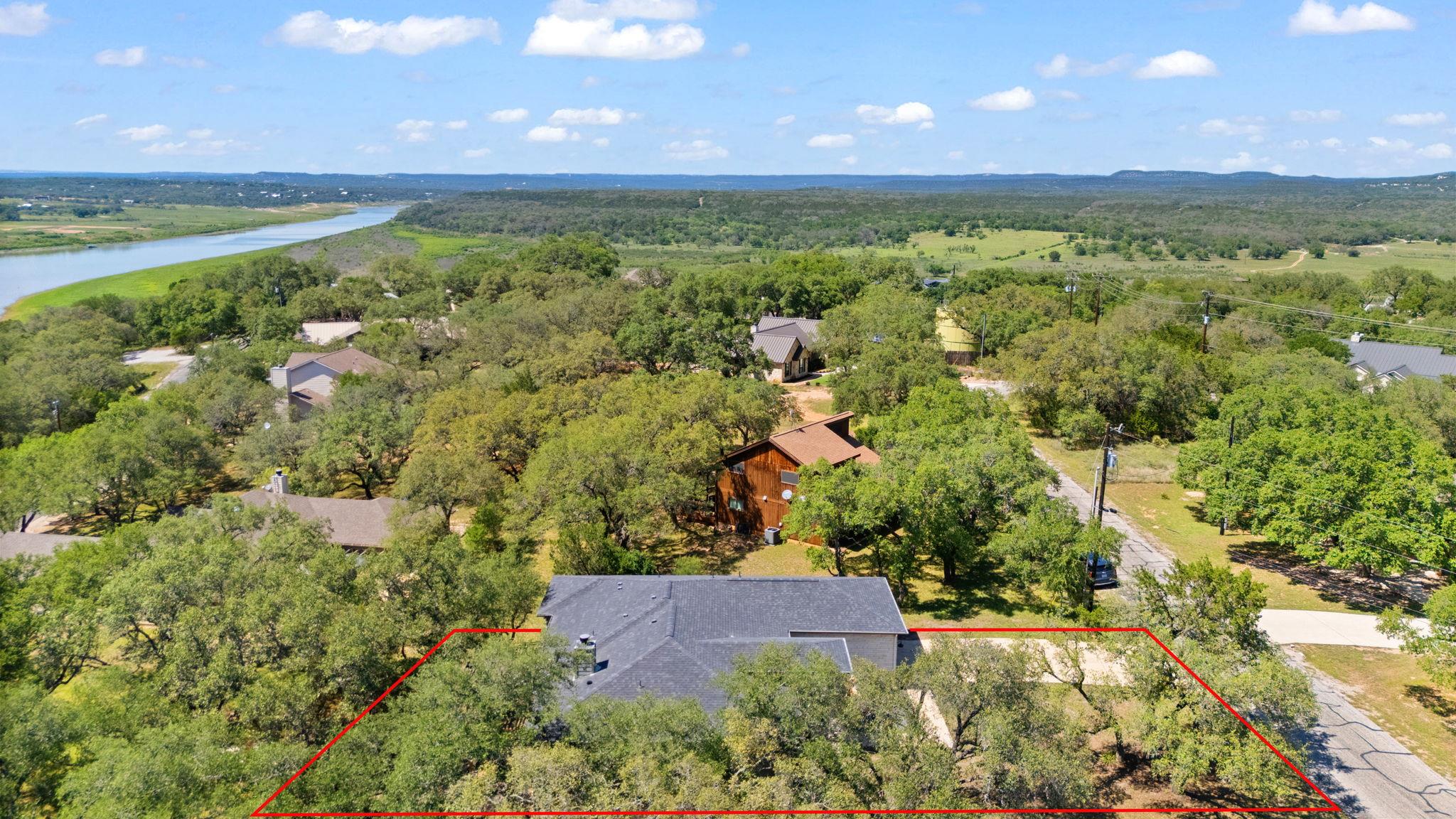 312 Bedford Dr, Spicewood, TX 78669