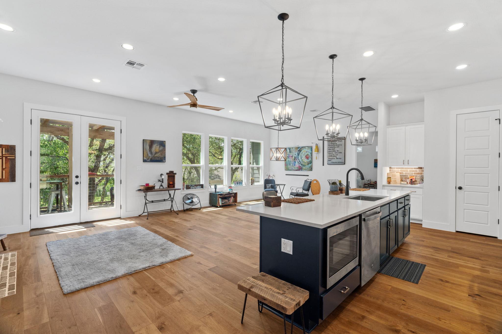 312 Bedford Dr, Spicewood, TX 78669