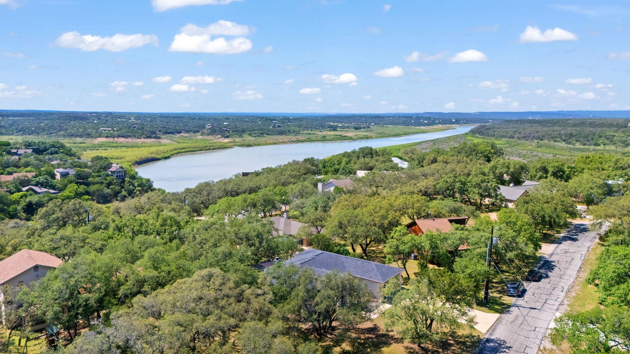 312 Bedford Dr, Spicewood, TX 78669