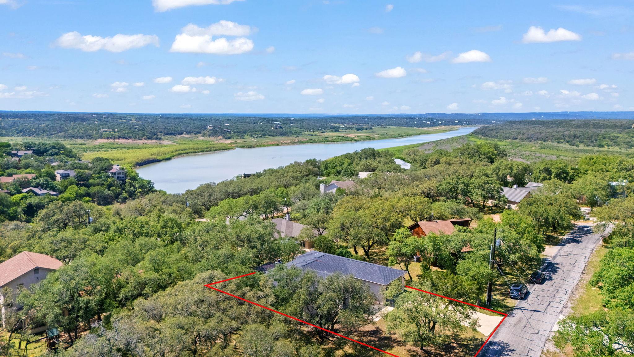 312 Bedford Dr, Spicewood, TX 78669