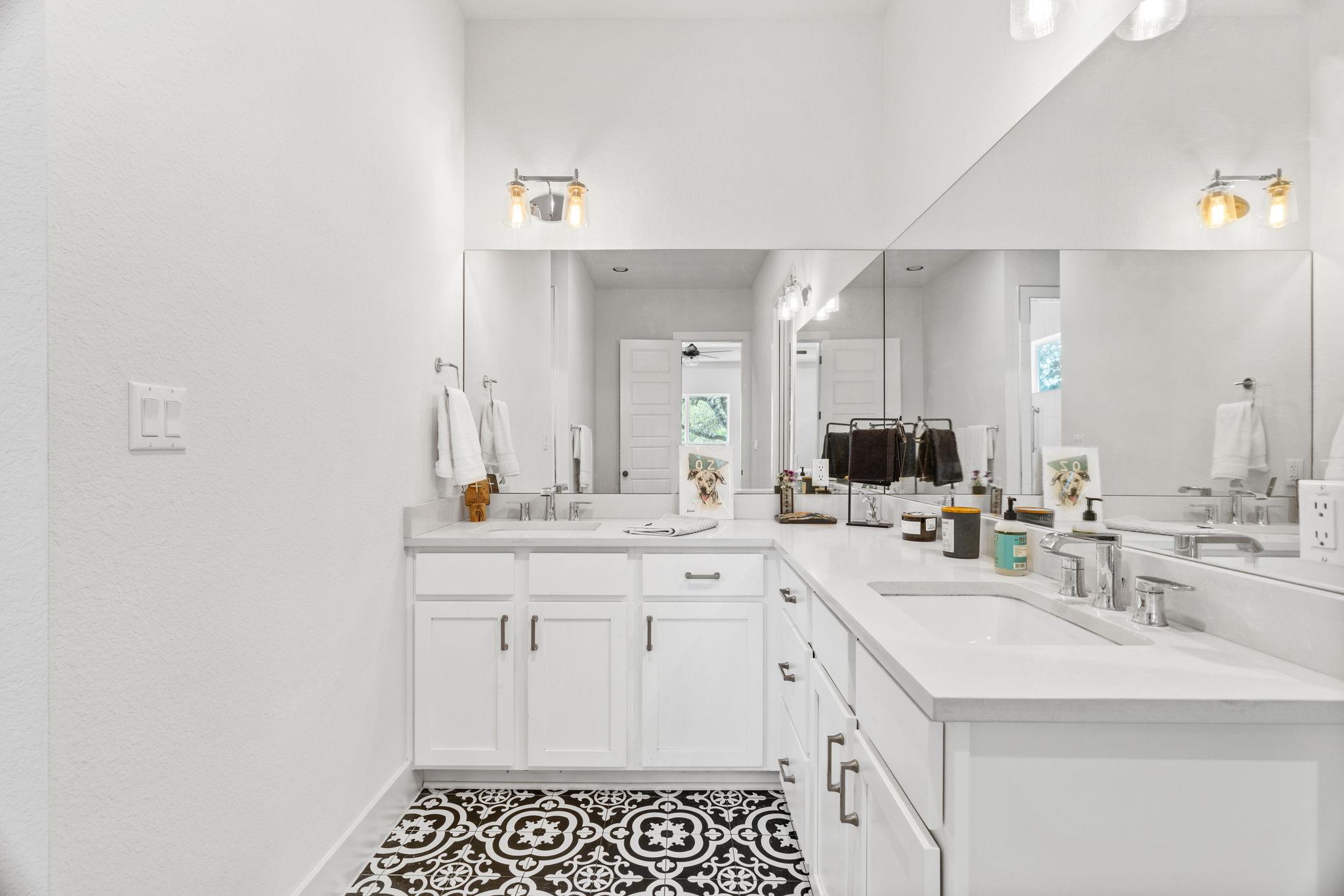 312 Bedford Dr, Spicewood, TX 78669