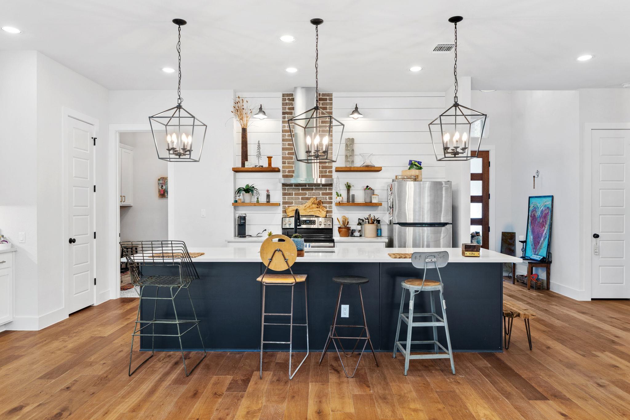 312 Bedford Dr, Spicewood, TX 78669