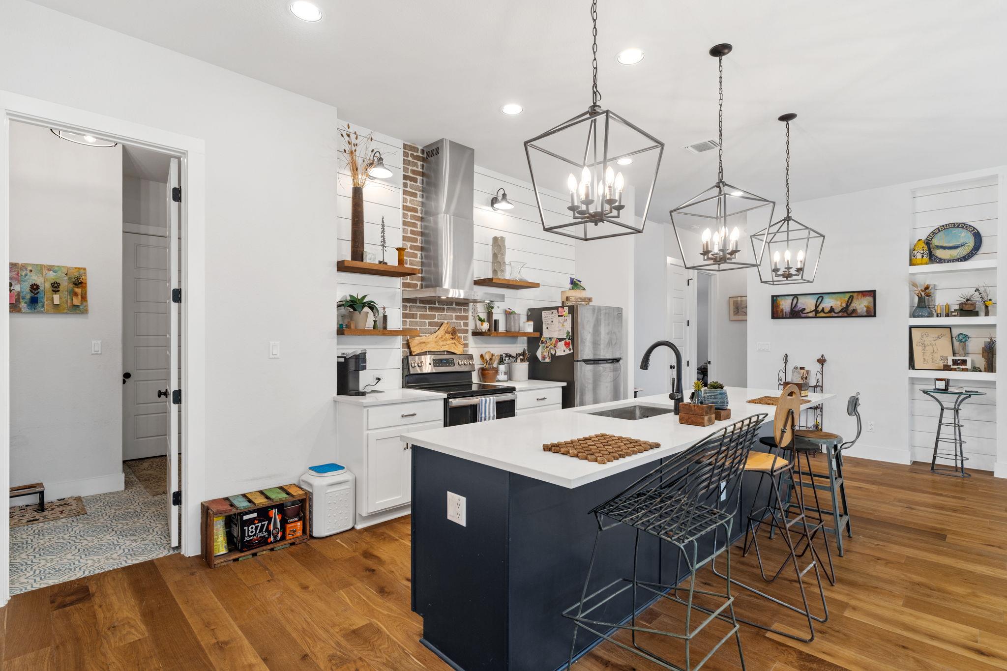 312 Bedford Dr, Spicewood, TX 78669